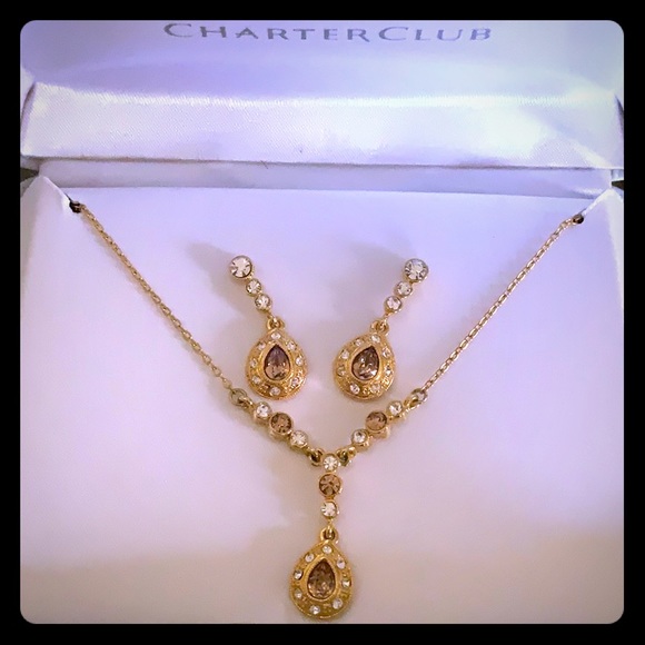 Beautiful Gold necklace & earring set. - Picture 1 of 7